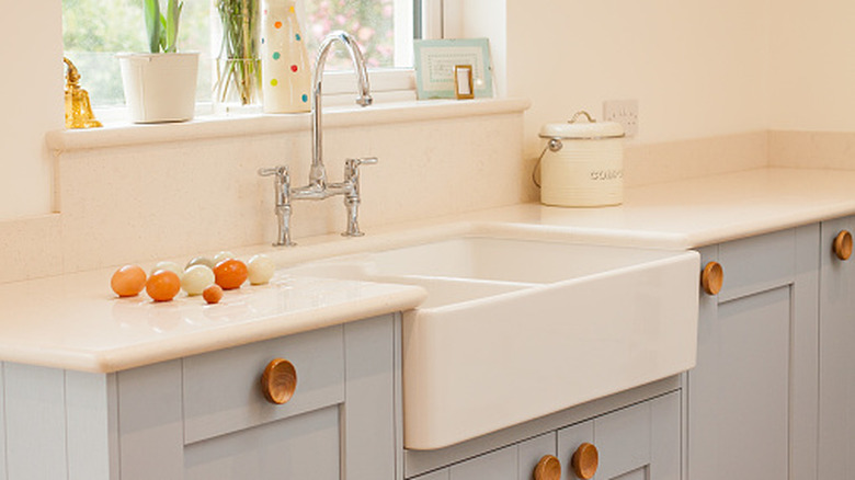 modern farmhouse kitchen sink
