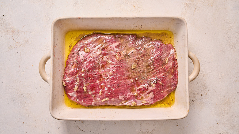 marinating steak in dish